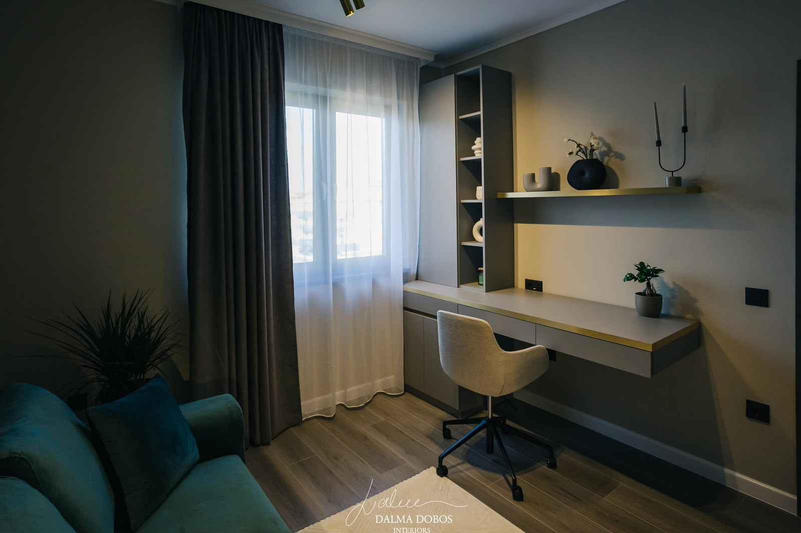 Birou modern amenajat de Stilo Renovation