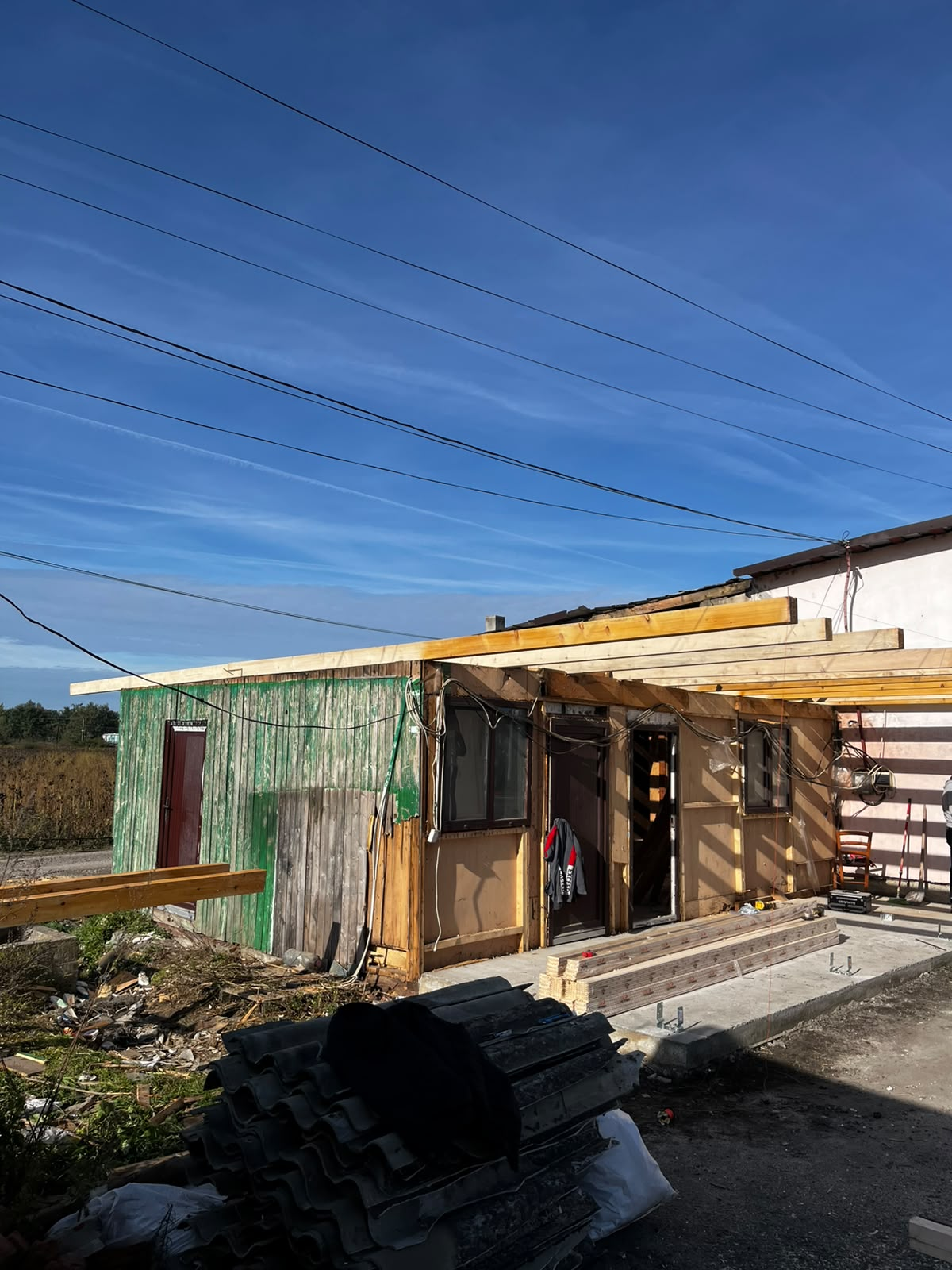 Casa în etapa inițială de extindere și consolidare exterioară