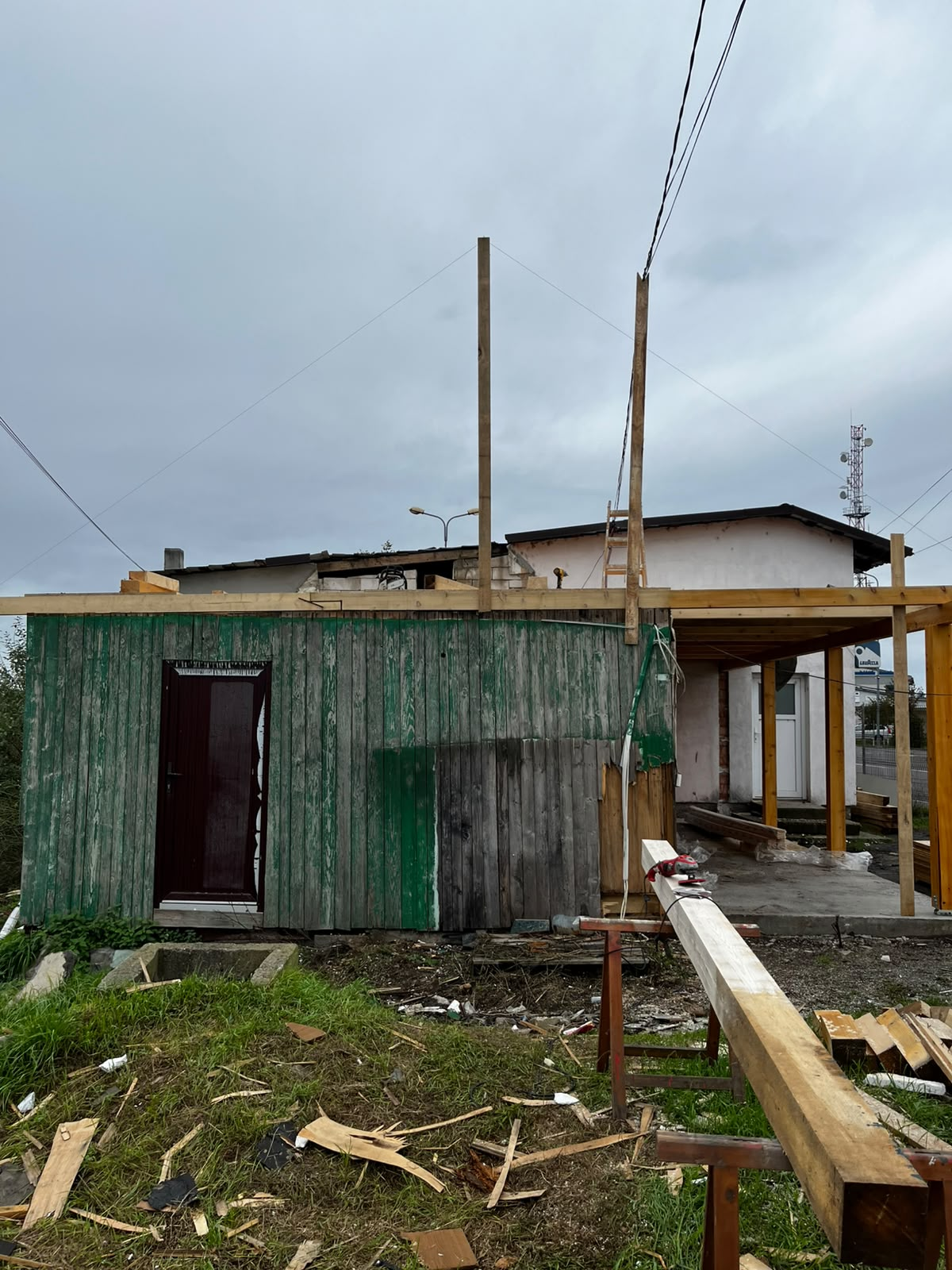 Înainte — Exterior renovat